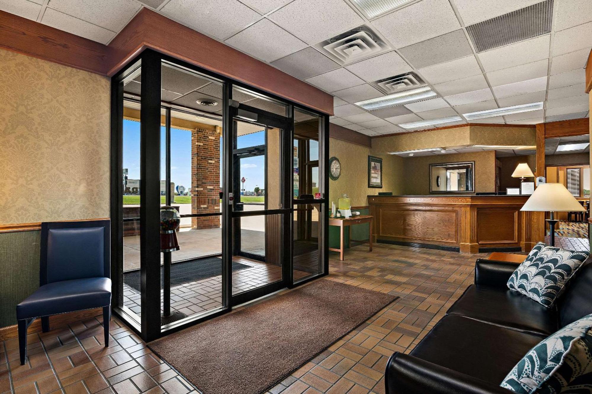 Rodeway Inn McPherson Экстерьер фото