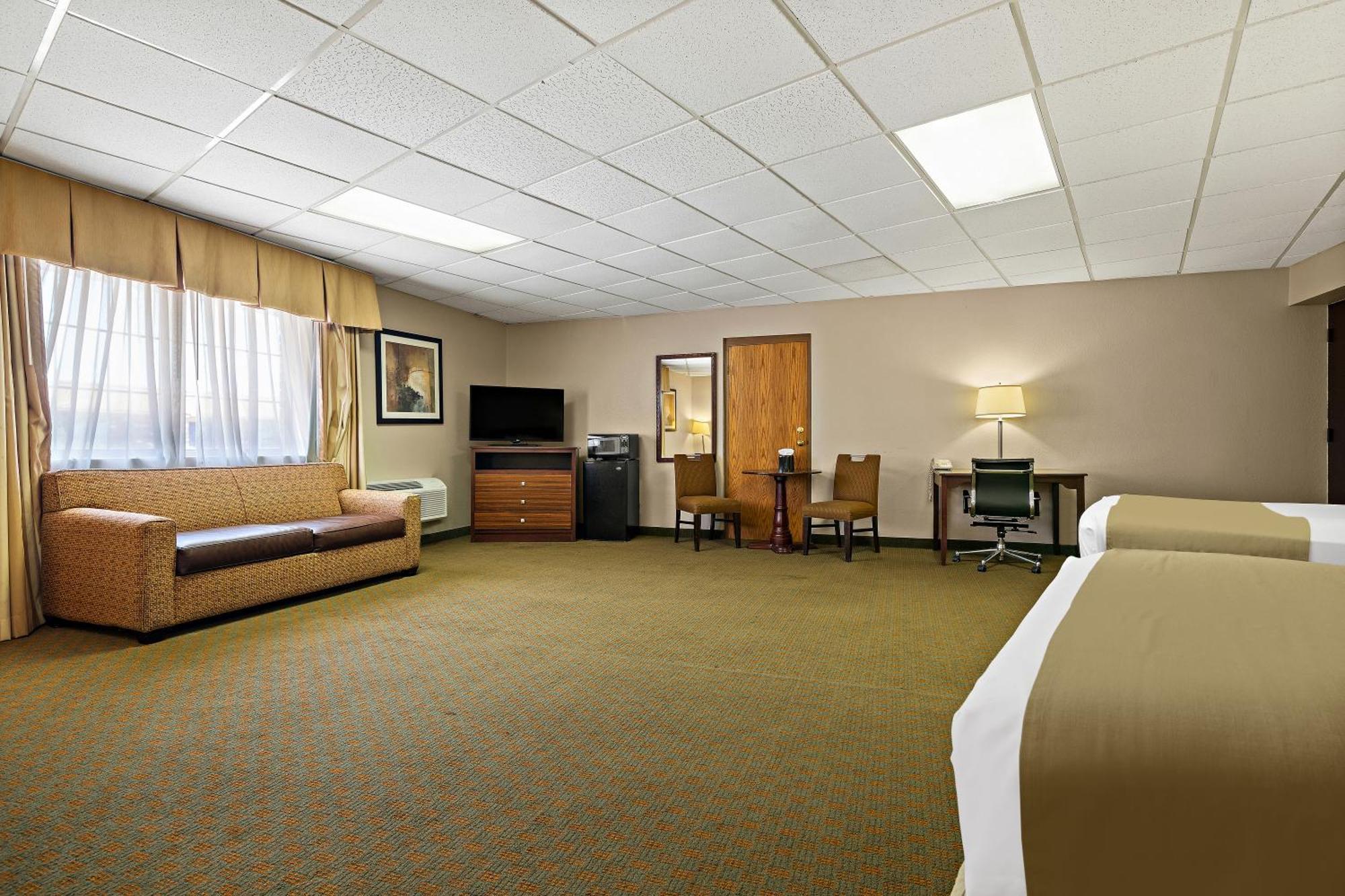 Rodeway Inn McPherson Экстерьер фото