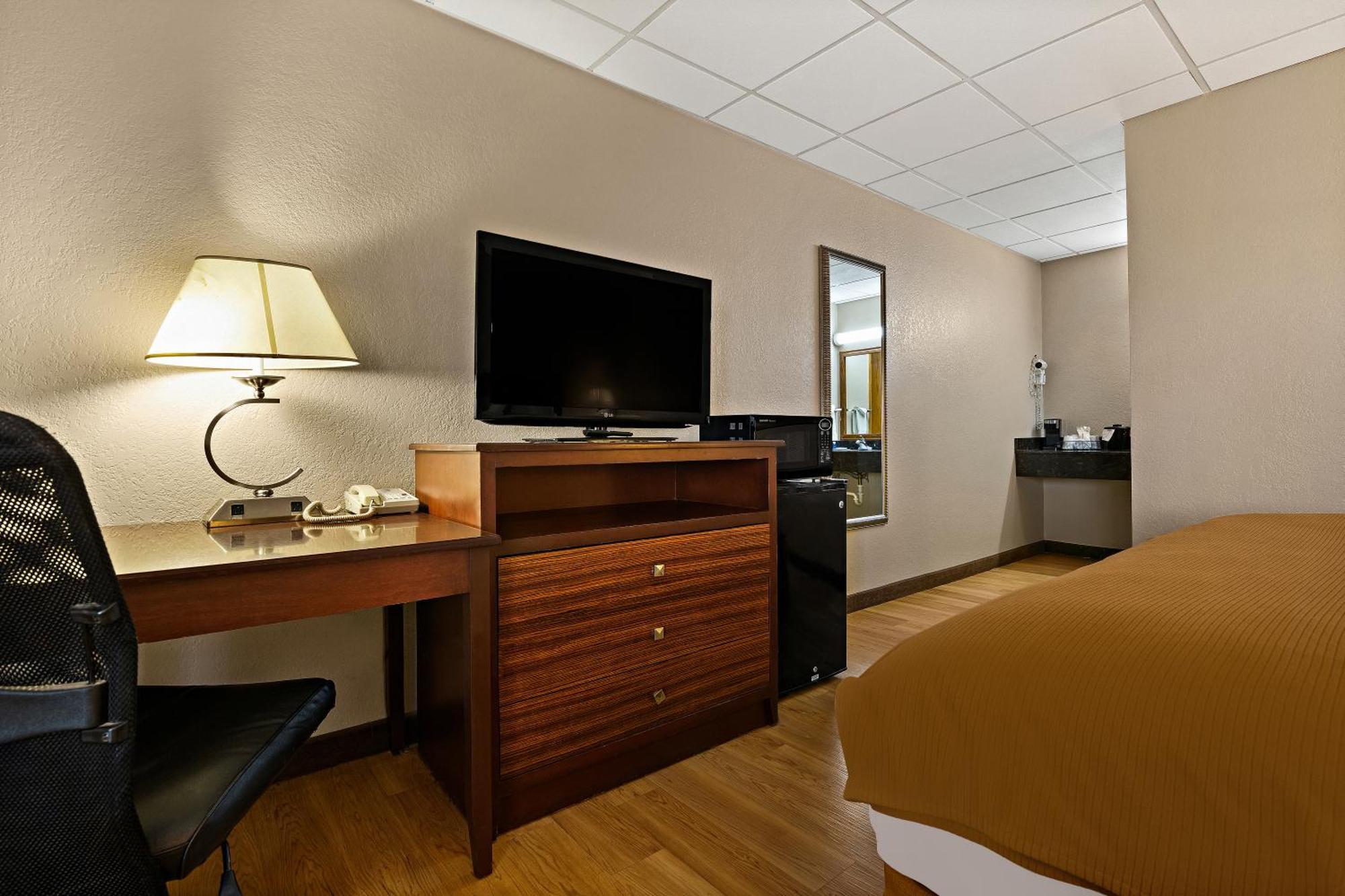 Rodeway Inn McPherson Экстерьер фото
