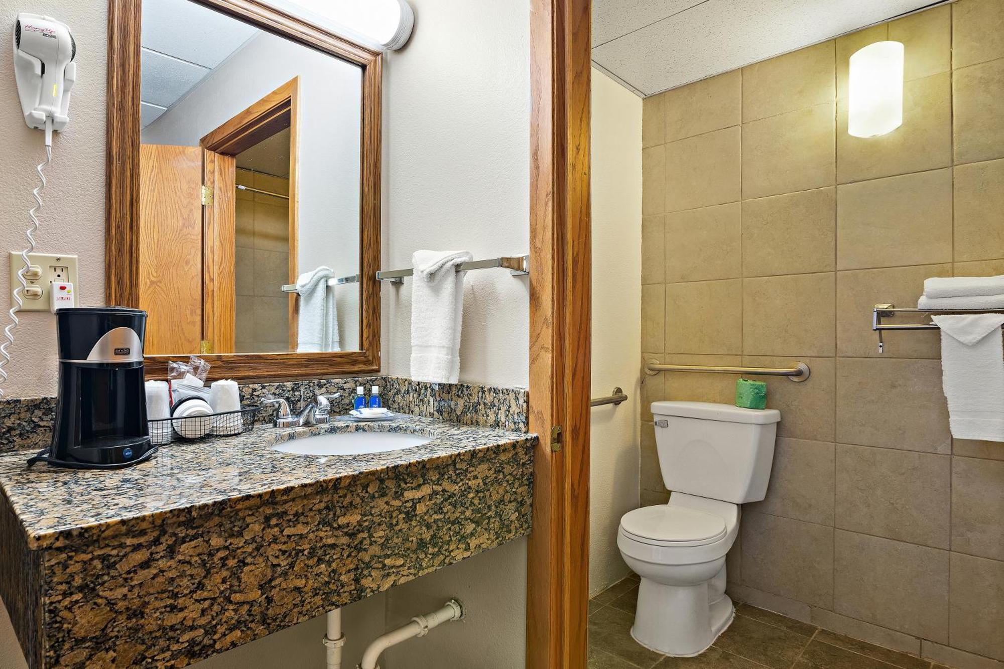 Rodeway Inn McPherson Номер фото