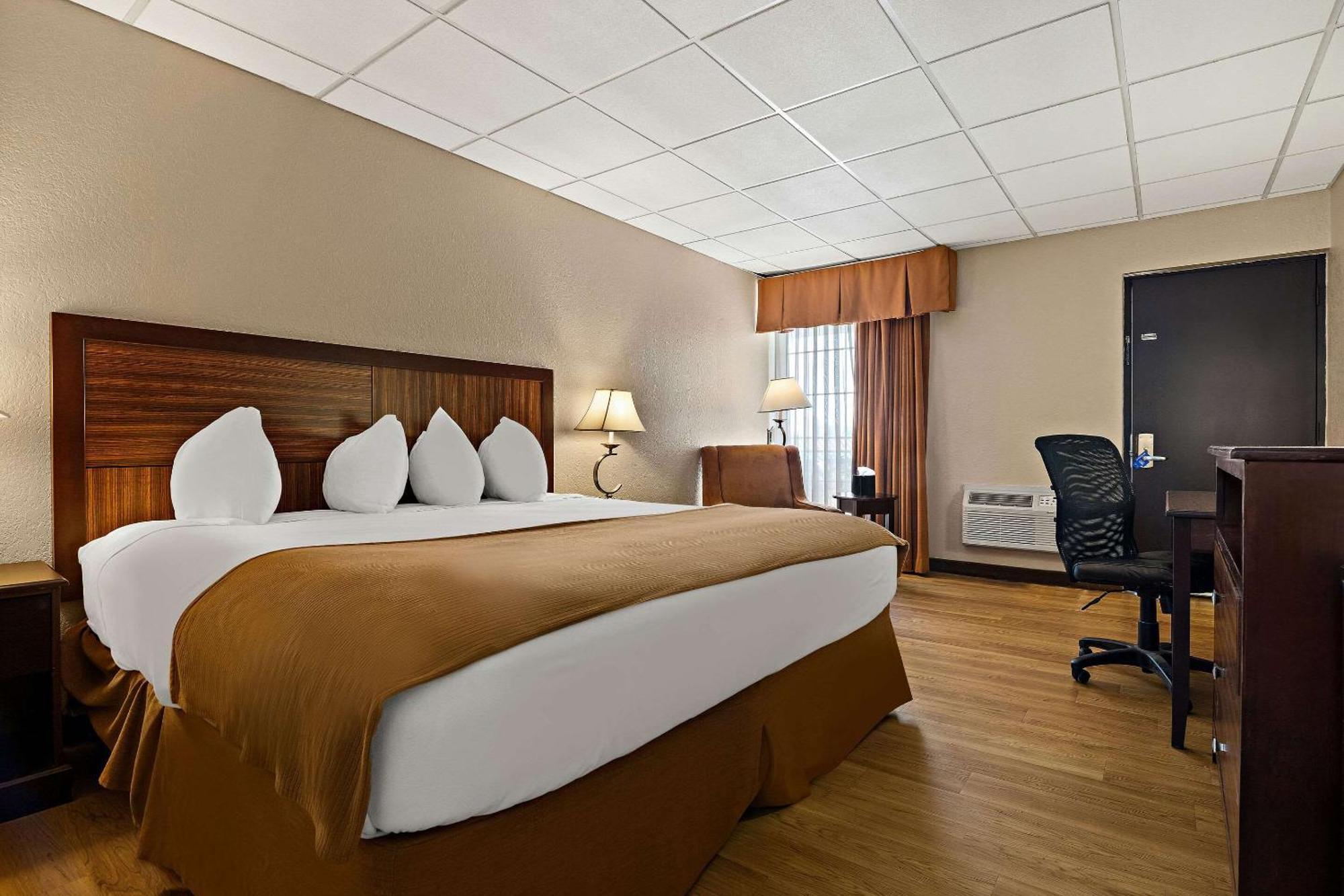 Rodeway Inn McPherson Экстерьер фото