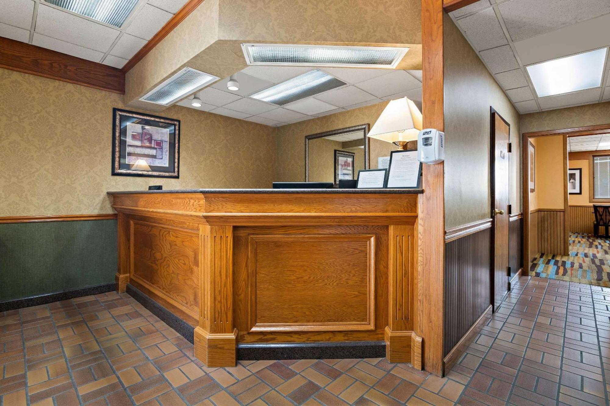 Rodeway Inn McPherson Экстерьер фото