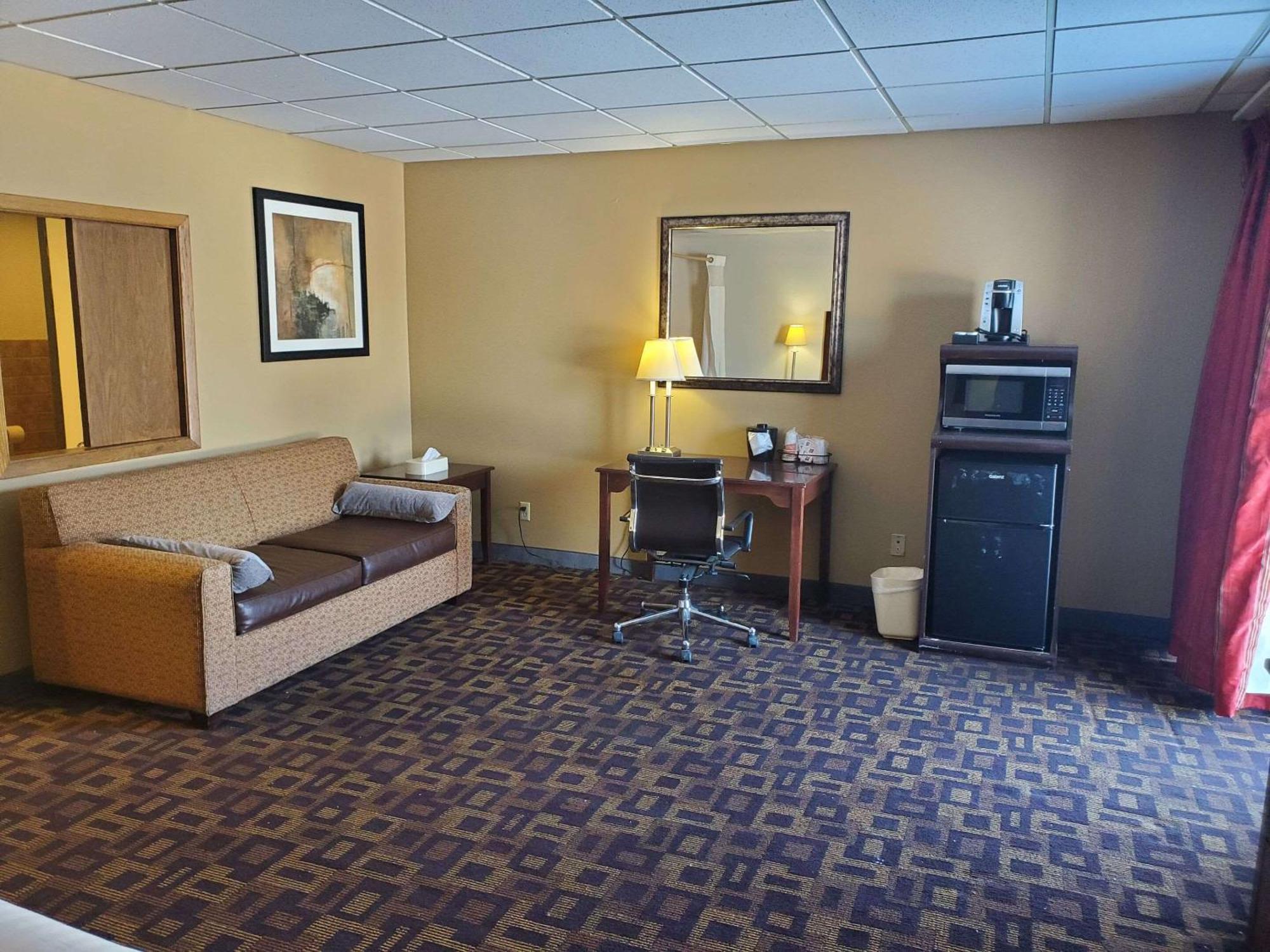 Rodeway Inn McPherson Экстерьер фото