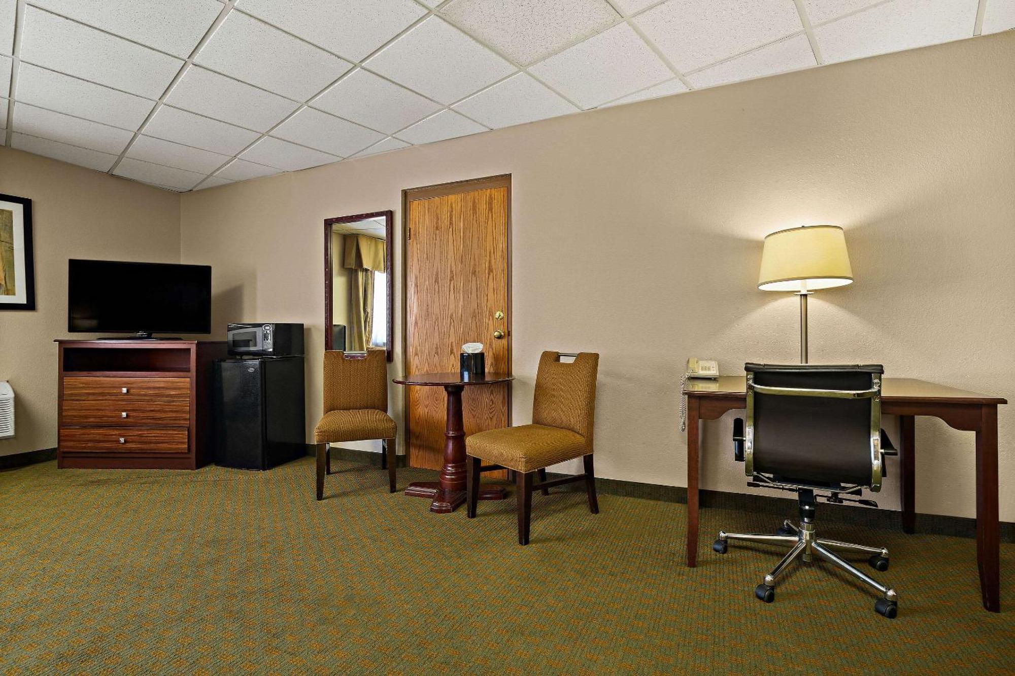 Rodeway Inn McPherson Экстерьер фото