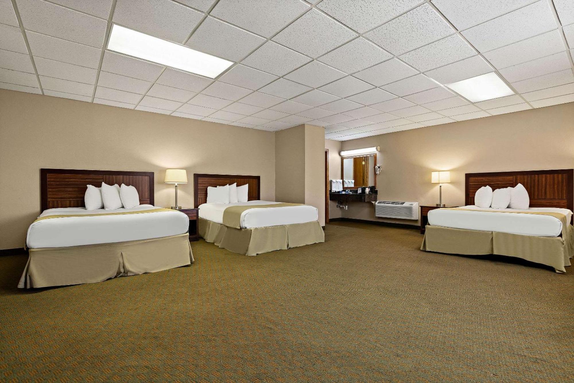 Rodeway Inn McPherson Экстерьер фото