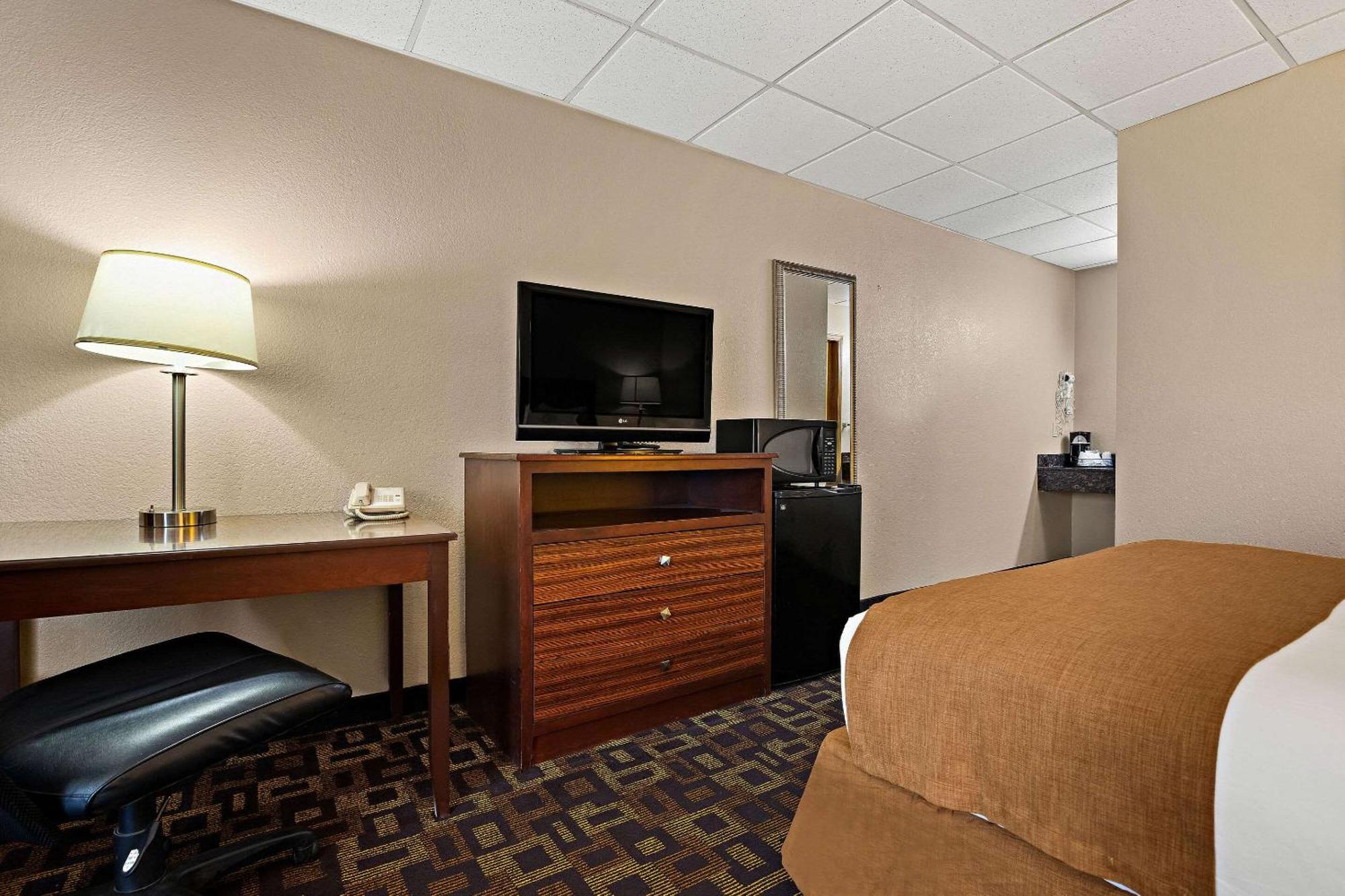 Rodeway Inn McPherson Экстерьер фото
