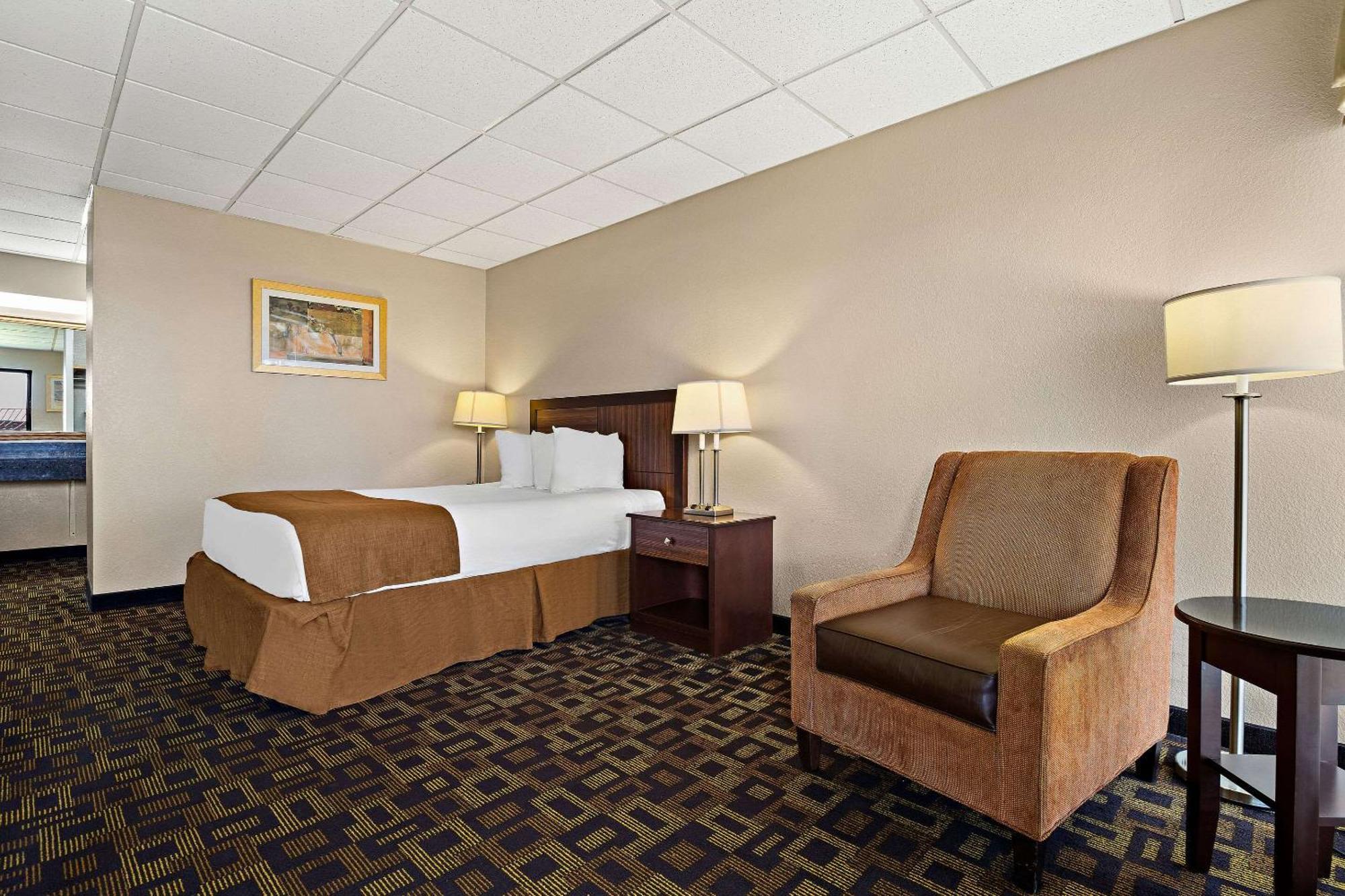 Rodeway Inn McPherson Экстерьер фото